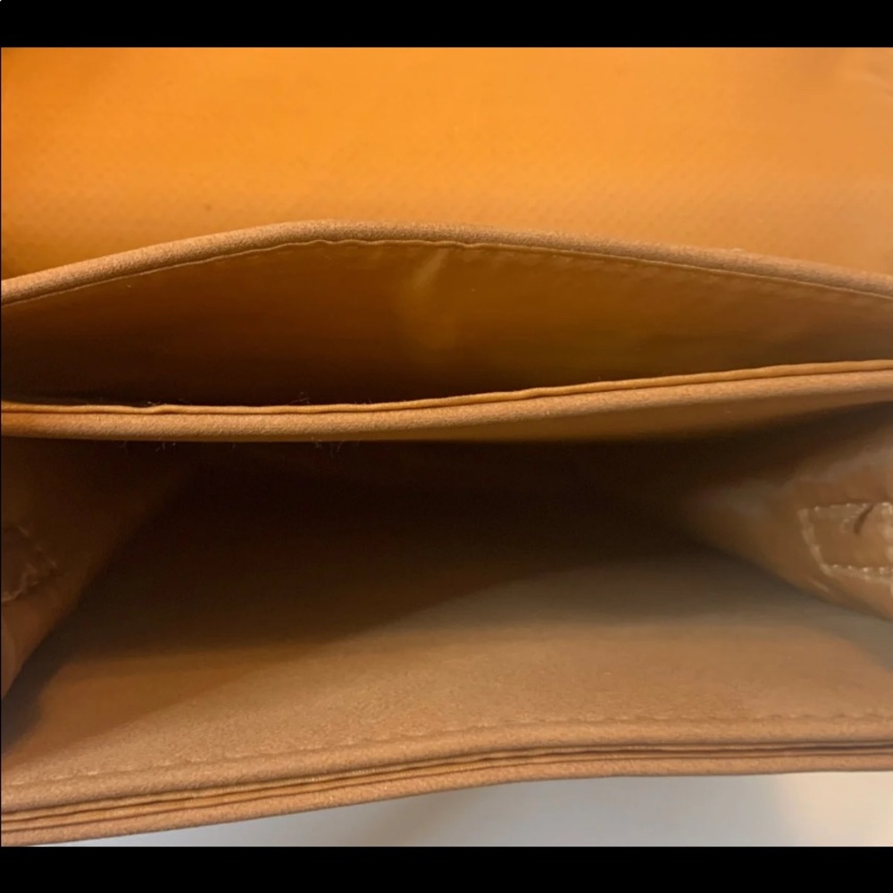 ✨5 x $25 ✨Camel Suede Crossbody Purse - Picture 4 of 4